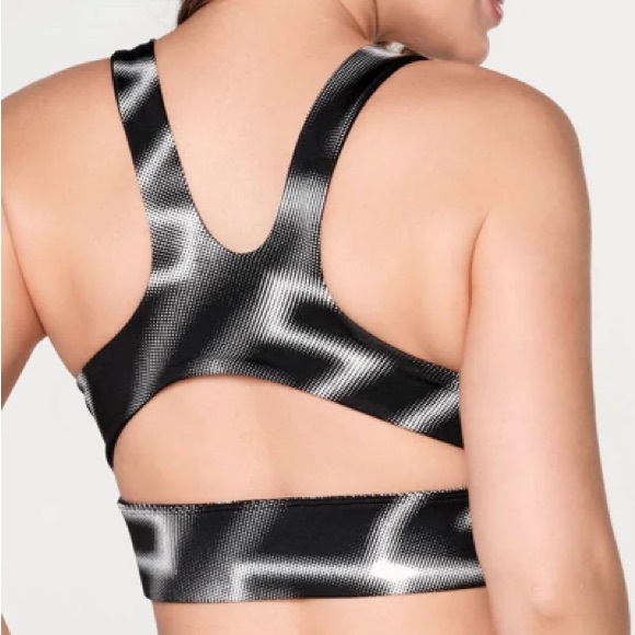 ZUMBA SCOOP BRA - LIKE NEW/SIZE LARGE - Picture 2 of 2